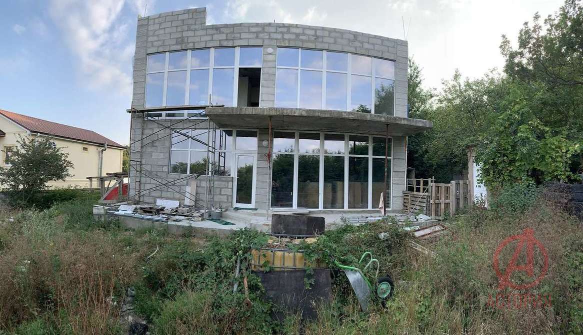 Фотография Дом 220.00 м² на участке 11.00 сот. #0