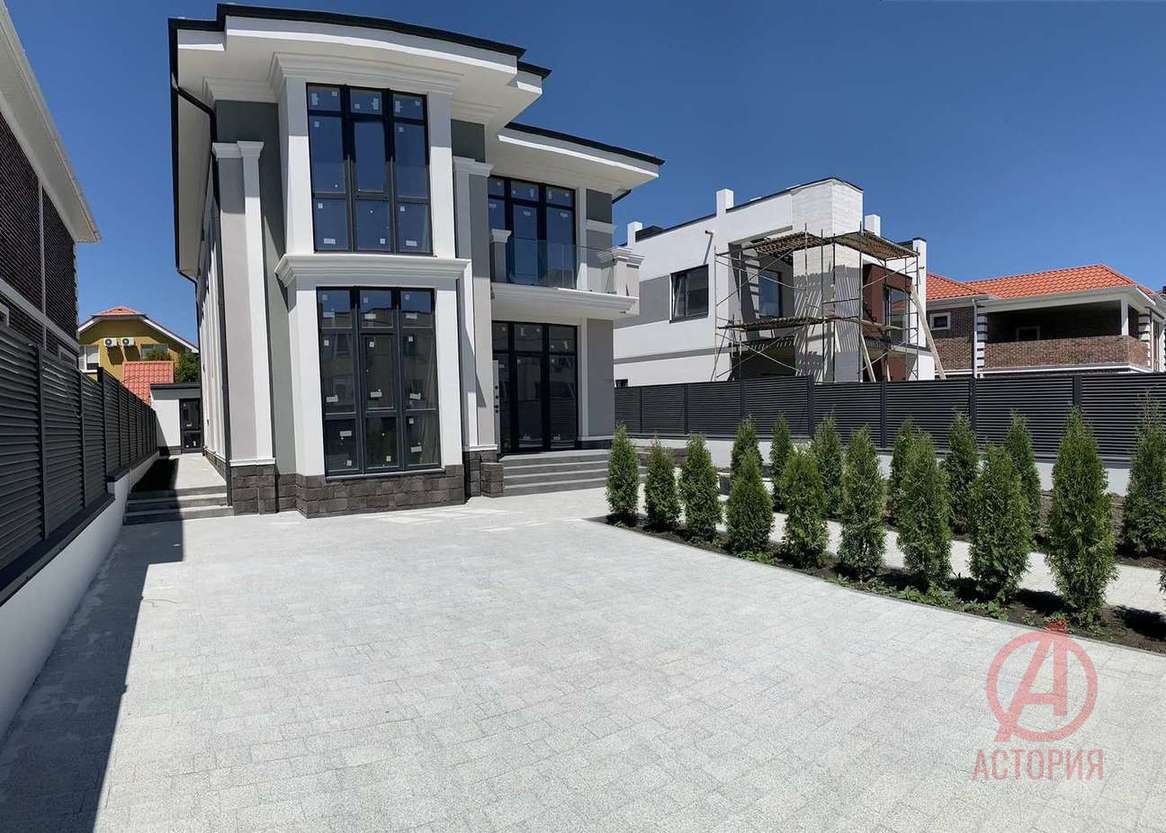 Основная фотография Дом 210.00 м² на участке 3.70 сот.